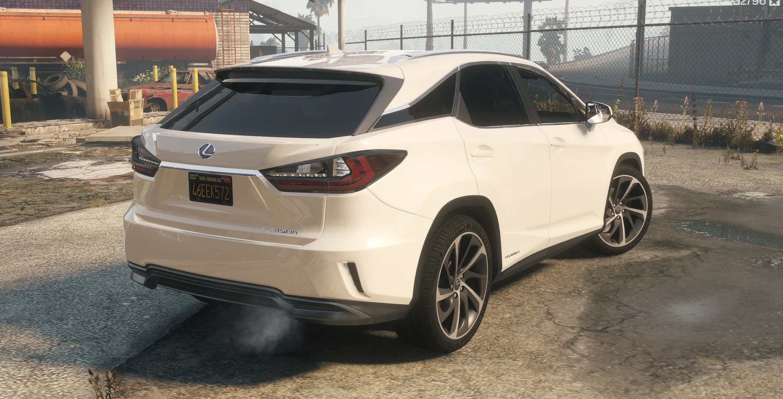 Rear view of the RX 450h with its LED taillights, floating roofline and San Andreas plate